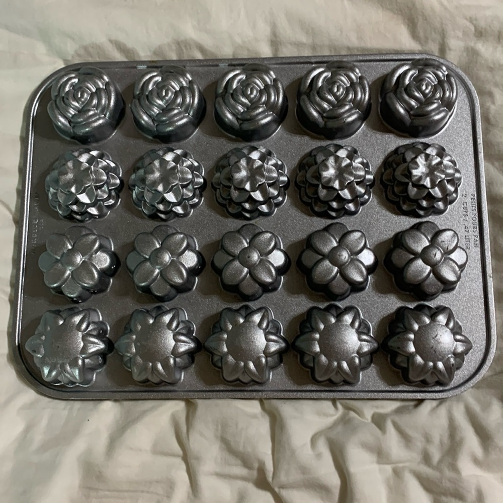 Nordic ware 20 mimi flowers cake pan